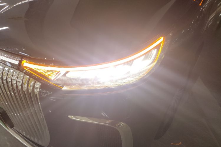 Used VOYAH Dream 2025 PHEV Four-Wheel-Drive Flagship Kunpeng Edition
