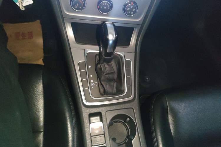 Used Volkswagen Golf 2016 1.6L Automatic Fashion Model
