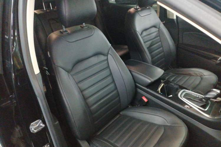 Used Ford Edge 2016 EcoBoost 245 Two-Wheel-Drive Titanium 7-Seater
