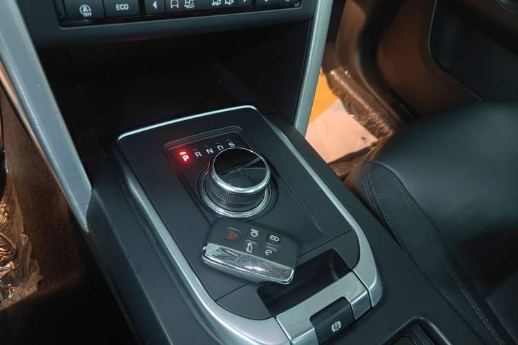 Used Land Rover Discovery Sport 2019 240 PS SE Version China VI Standard
