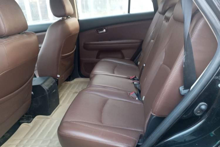 Used BYD S6 2014 2.0L Manual Luxury 5-Seater
