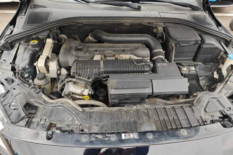 Used Volvo S60 2015 S60L 2.0T Zhiyuan Edition
