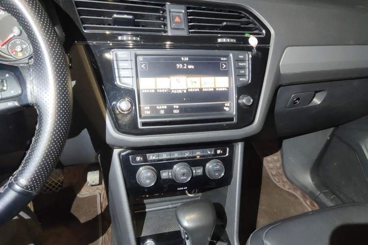 Used Volkswagen Tiguan L 2017 330TSI Automatic Two-Wheel Drive Flagship Edition
