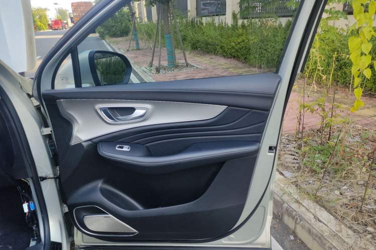 Used Roewe RX5 MAX 2019 300TGI Automatic Smart Cabin Luxury Edition
