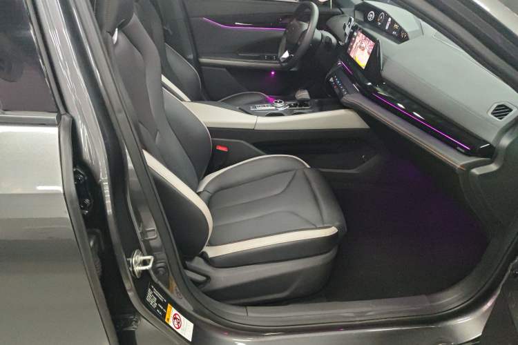 Used Changan UNI-V 2023 1.5T Premium Model