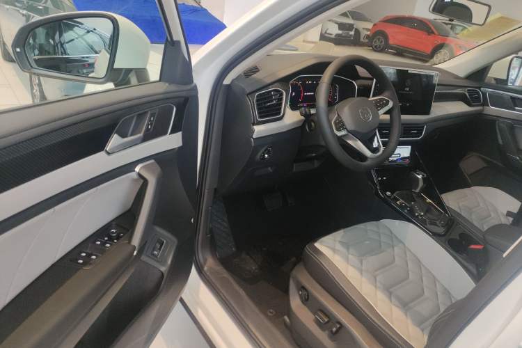 Used Volkswagen Tayron 2025 Facelifted Model, Popular Version, 300TSI