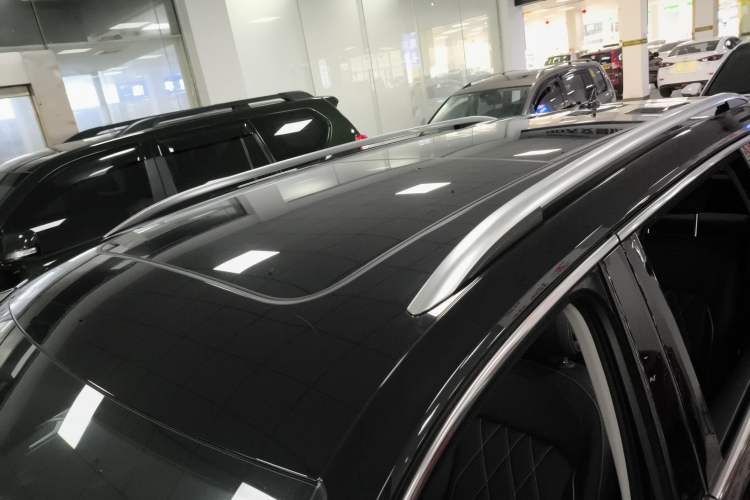 Used Volkswagen Tiguan L 2023 Restyled 330TSI Automatic Two-Wheel Drive R-Line Enhanced Comfort Version
