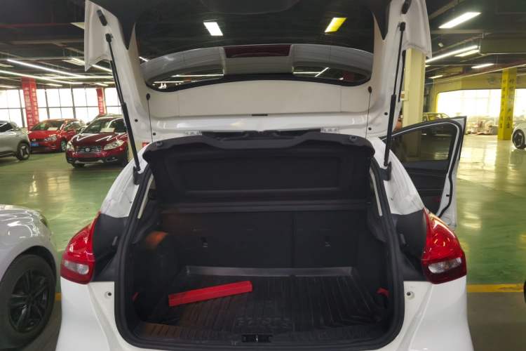 Used Ford Focus 2018 Hatchback Classic 1.6L Automatic Trendy SmartDrive Edition
