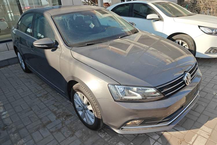 Used Volkswagen Sagitar 2015 230TSI Automatic Comfort Version
