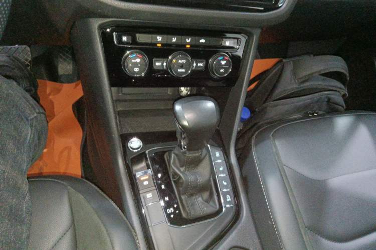 Used Volkswagen Tiguan L 2018 Revised Version 330TSI Automatic Two-Wheel Drive Comfort Edition
