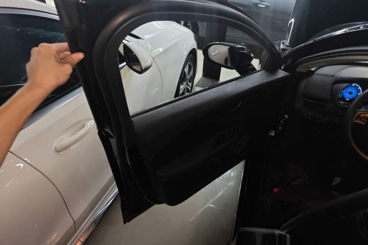 Used Hongqi E-QM5 2022 431 km Charge & Enjoy Edition
