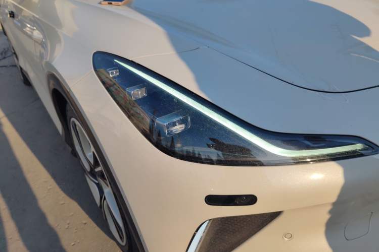 Used  LS7 2023 100kWh Lux All-Wheel-Drive Version