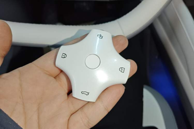 Used  eπ007 2024 540 All-Wheel Drive Pro Edition
