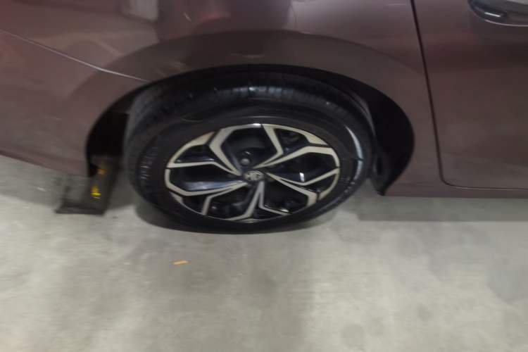 Used MG 5 2022 180 DVVT CVT Youth Luxury Edition
