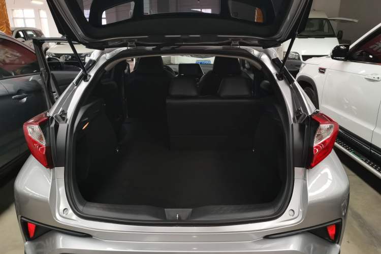 Used Toyota IZOA 2021 2.0L Enjoy Edition
