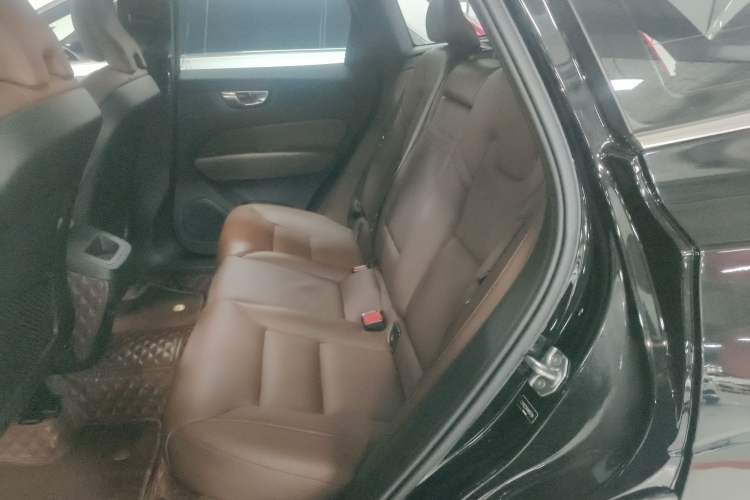 Used Volvo XC60 2021 T5 4x4 Smart Luxury Edition
