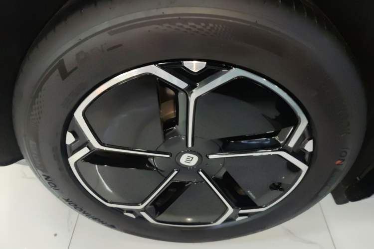 Used  YU7 2025 Ultra-Long Range All-Wheel Drive Pro Version