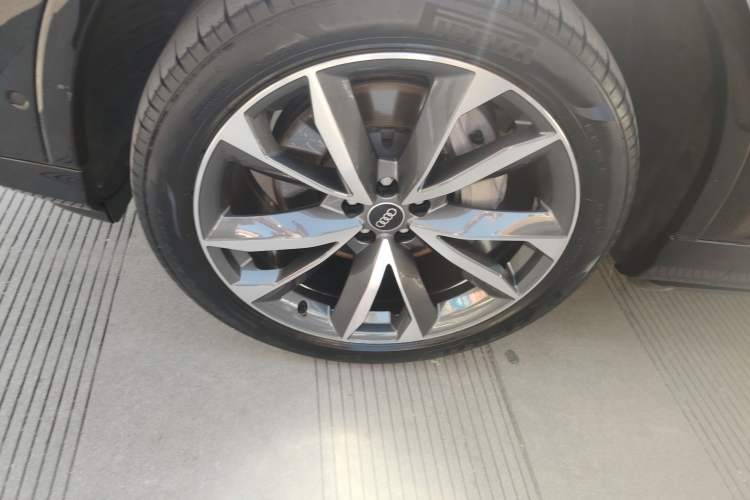 Used Audi Q7 2022 55 TFSI quattro S line Sport model
