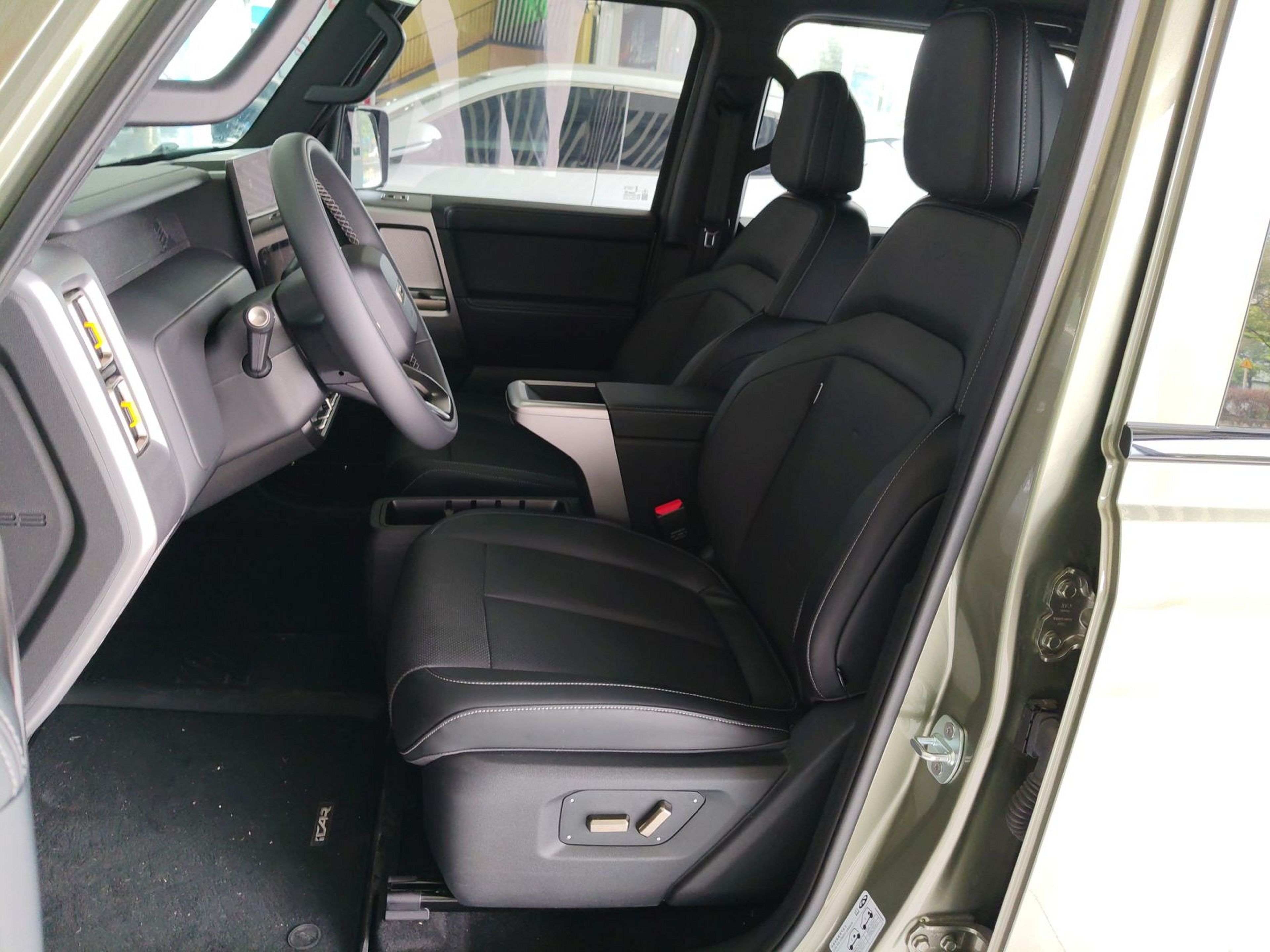 Переднее сиденье в автомобиле