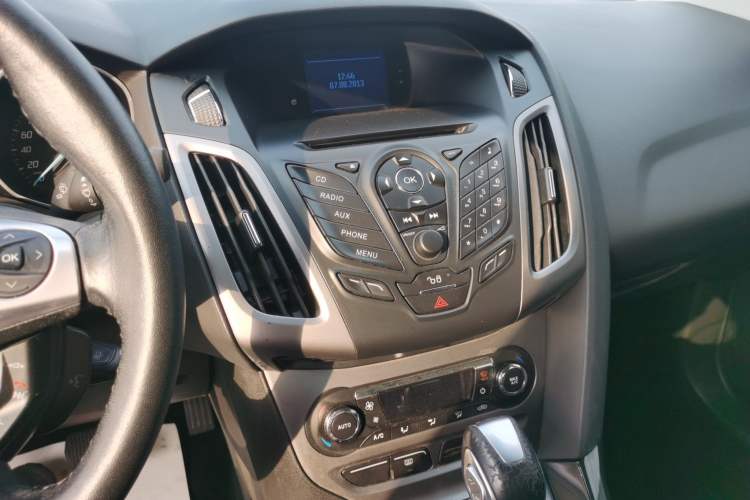 Used Ford Focus 2012 Sedan 1.6L Automatic Fashion Edition