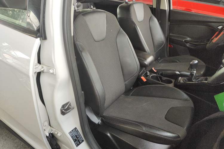 Used Ford Focus 2012 Sedan 1.6L Manual Fashion Edition