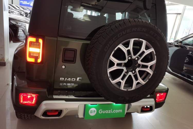 Used  BJ40 2023 2.0T Automatic Four-Wheel Drive Urban Hunter Edition Chivalrous Type
