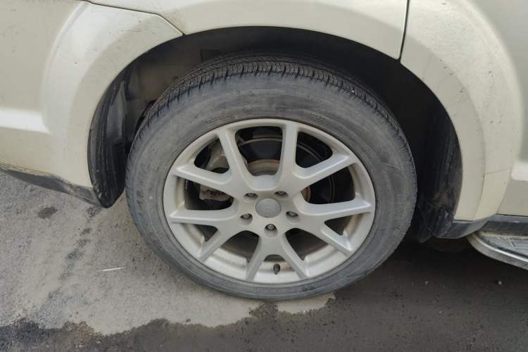 Used Dodge Journey 2013 2.4L Two-Wheel Drive Luxury Version
