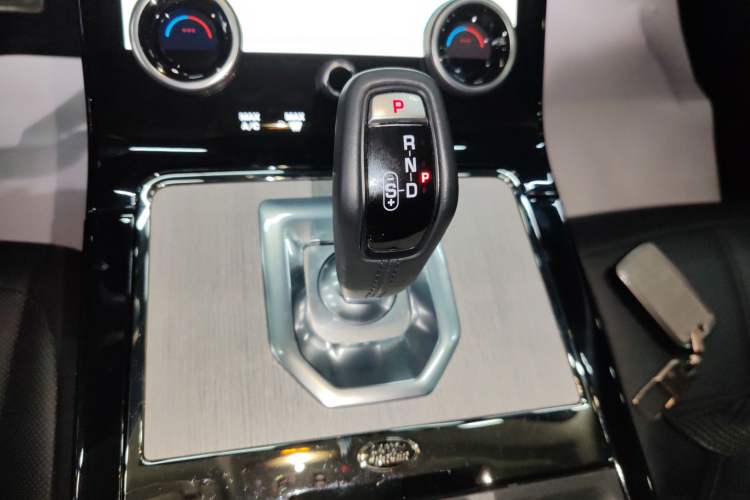 Used Land Rover Range Rover Evoque 2023 Aurora L 249 PS Luxury Edition
