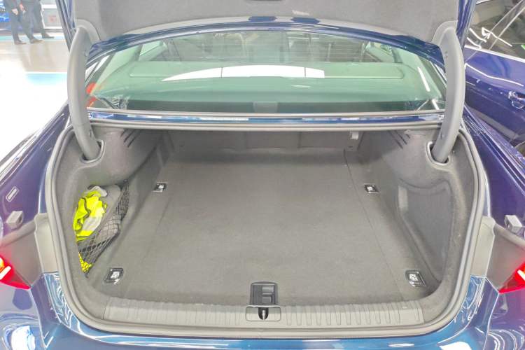 Used Audi A7L 2024 45TFSI quattro S-line Visionary Edition Flow Crystal Package
