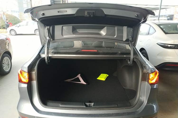 Used Roewe i5 2023 1.5L Manual Comfort Edition
