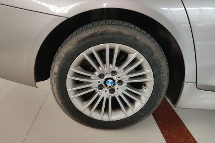 Used BMW 5 Series 2014 525Li Leading Model
