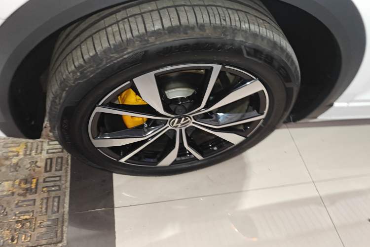 Used Volkswagen T-ROC 2024 300TSI DSG Two-Wheel-Drive Chen Guang Edition
