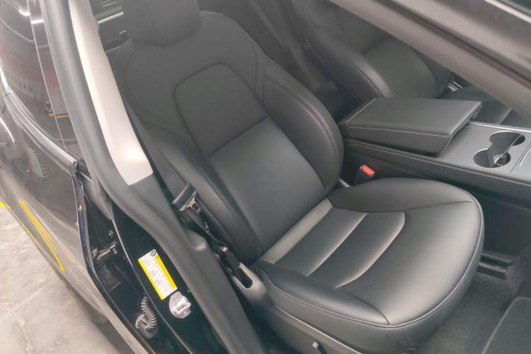 Used Tesla Model Y 2023 Rear-Wheel-Drive Version
