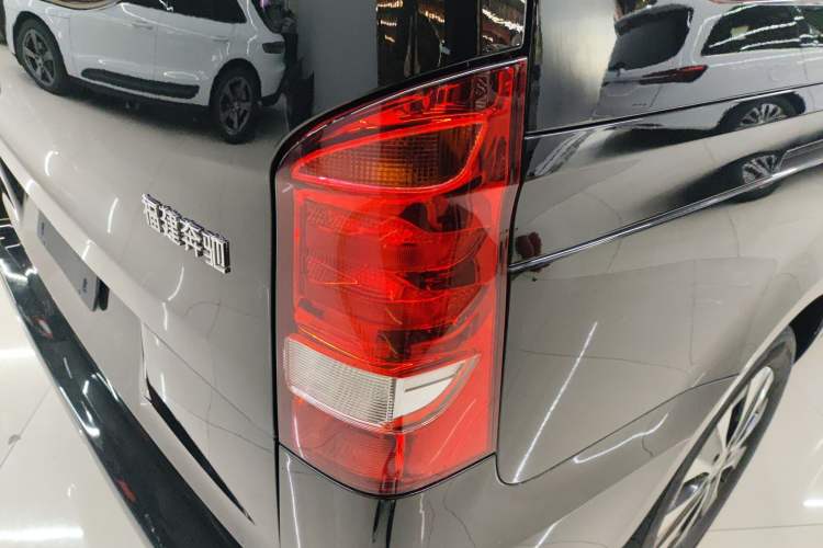 Used Mercedes-Benz Vito 2021 2.0T Elite Version 7 Seats
