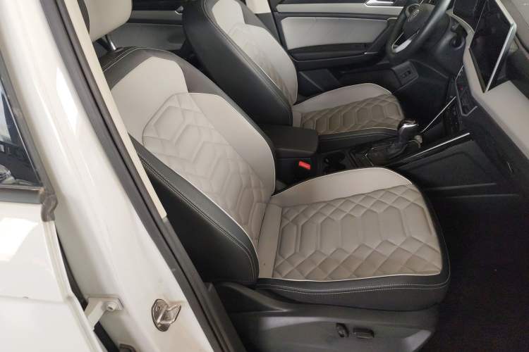 Used Volkswagen Tayron 2023 300TSI Two-Wheel-Drive Luxury Plus Advanced Edition
