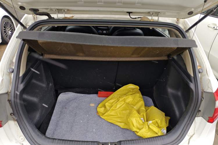 Used Kia K2 2012 Hatchback 1.6L AT Premium Commemorative Edition
