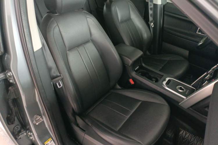 Used Land Rover Discovery Sport 2019 240 PS SE Version China VI Standard
