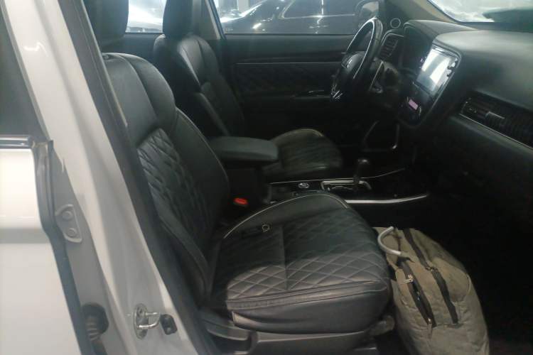 Used Mitsubishi Outlander 2021 2.4L 4x4 Comfort Edition 5 Seats