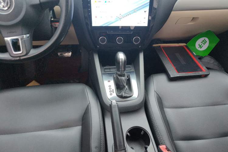 Used Volkswagen Sagitar 2014 1.6L Automatic Comfort Model
