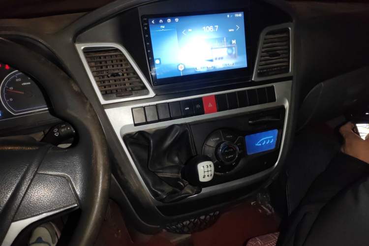 Used Iveco Power Daily 2017 2.5T Deluxe A32 Mid-Roof 5-7 Seater 47Z5 Passenger Van