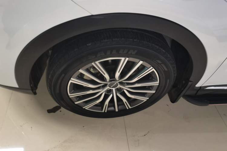 Used JETOUR X70 PLUS 2023 1.5T DCT Brave PLUS 5-Seater
