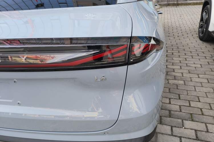 Used  L6 2023 125km MAX