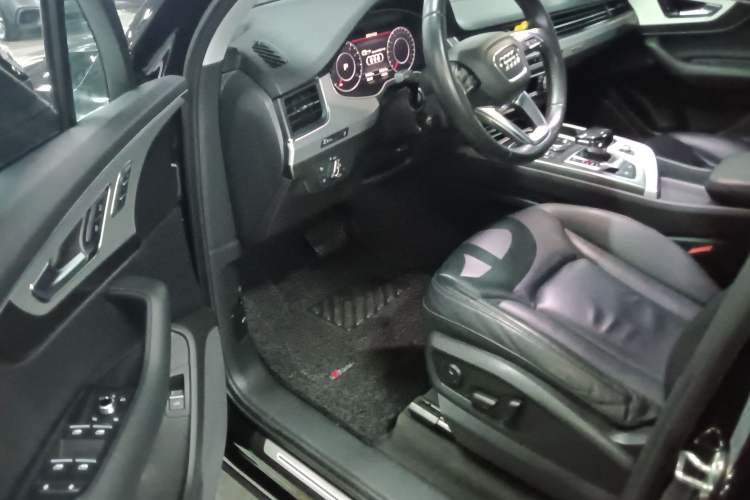Used Audi Q7 2019 45 TFSI Comfort Model
