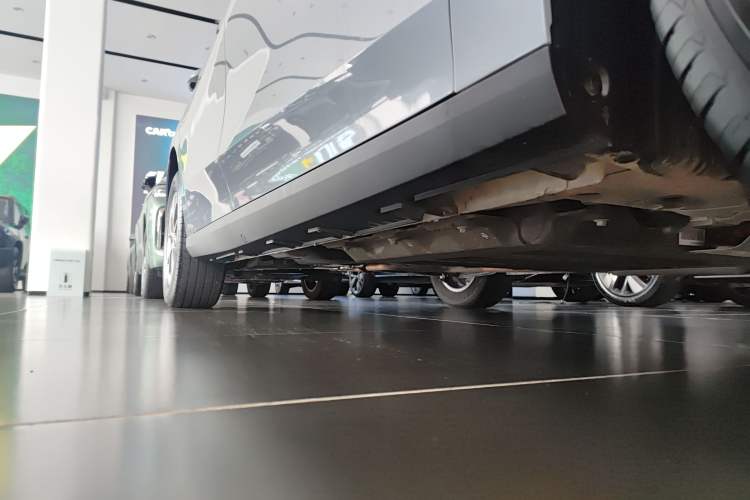 Used  L6 2025 EM-i 60km Launch Edition
