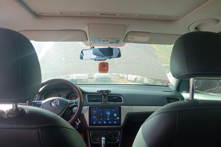 Used Volkswagen Lavida 2015 1.6L Automatic Comfort Edition
