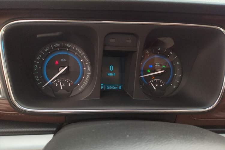 Used Buick GL8 2015 2.4L Luxury Business Premium Edition
