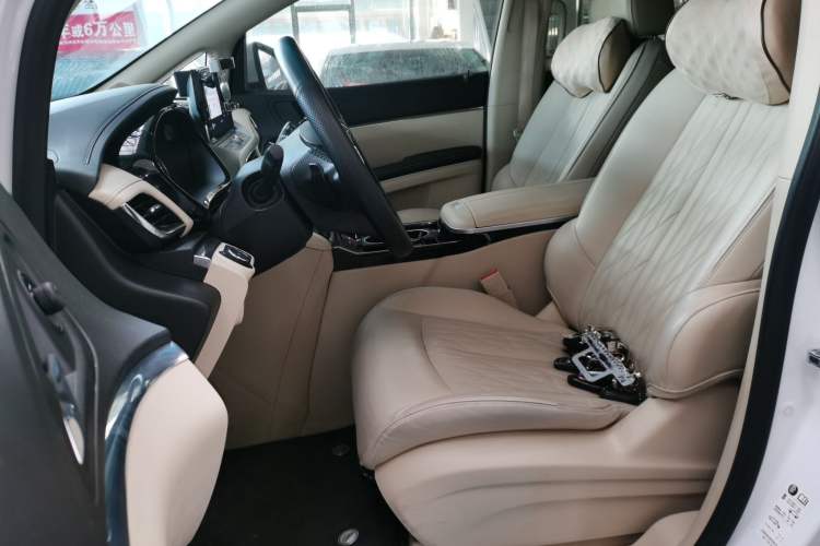 Used Buick GL8 2023 Facelifted Land Cruiser Executive Luxury Version
