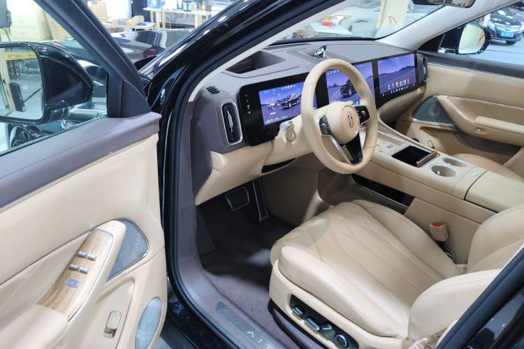 Used Hima AITO M8 2025 Extended-Range Ultra Version 53.4 kWh 6-Seater Edition
