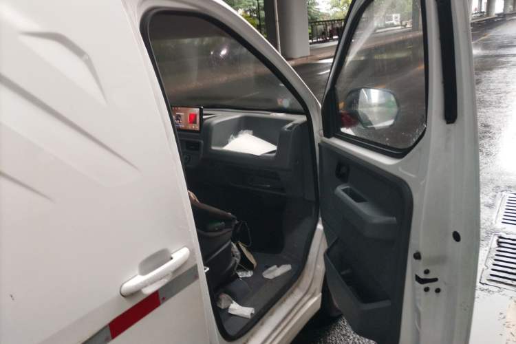 Used Wuling Yangguang 2024 300km Range Practical Window-Sealed Version 60kW
