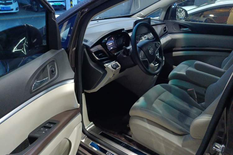 Used Buick GL8 2021 Land Cruiser Executive Class 652T Comfort Model
